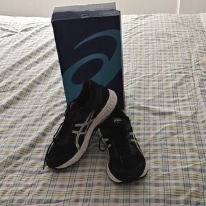 Men's Asics size 11H sneakers